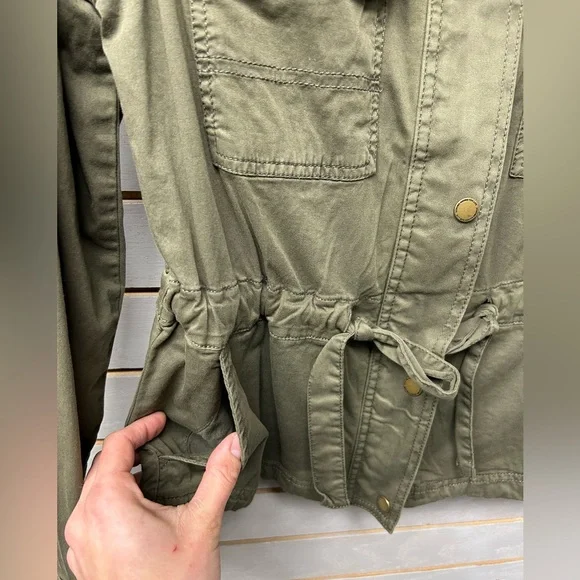 Sonoma Women's Utility Jacket in Olive - Picture 5 of 7